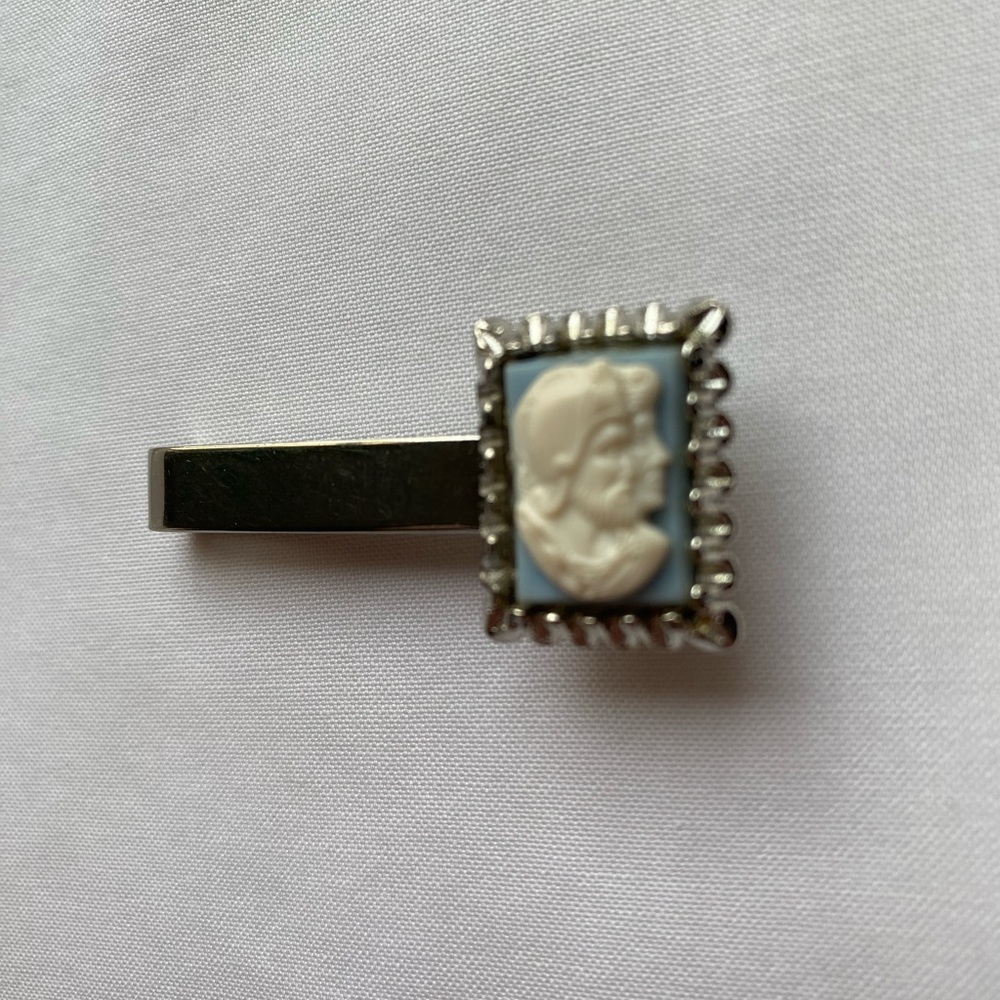 Vintage Double Silhouette Cameo Tie Clip